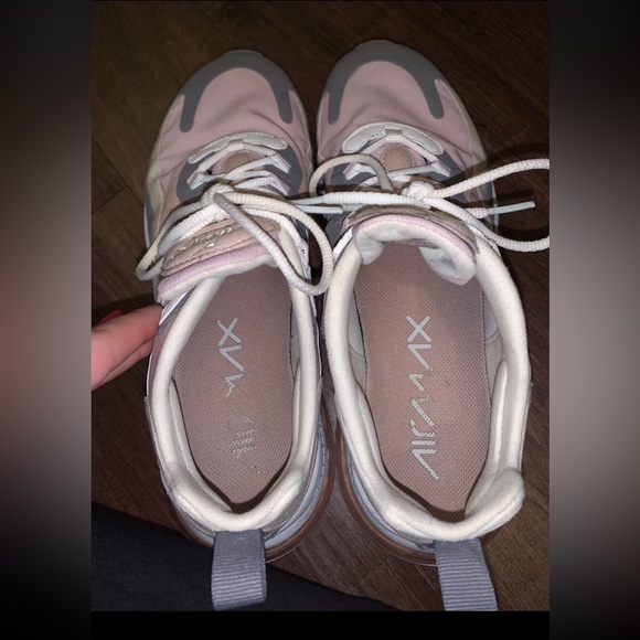 womens nike air max react! - Picture 2 of 8